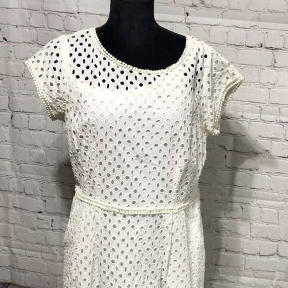 White Belted  Eyelet Sheath Dress Preppy and Chic Sizeb10 - Picture 3 of 13